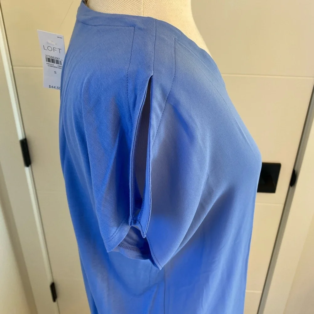 Loft Split neck blue Tee size small